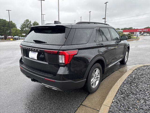 2025 Ford Explorer photo 8