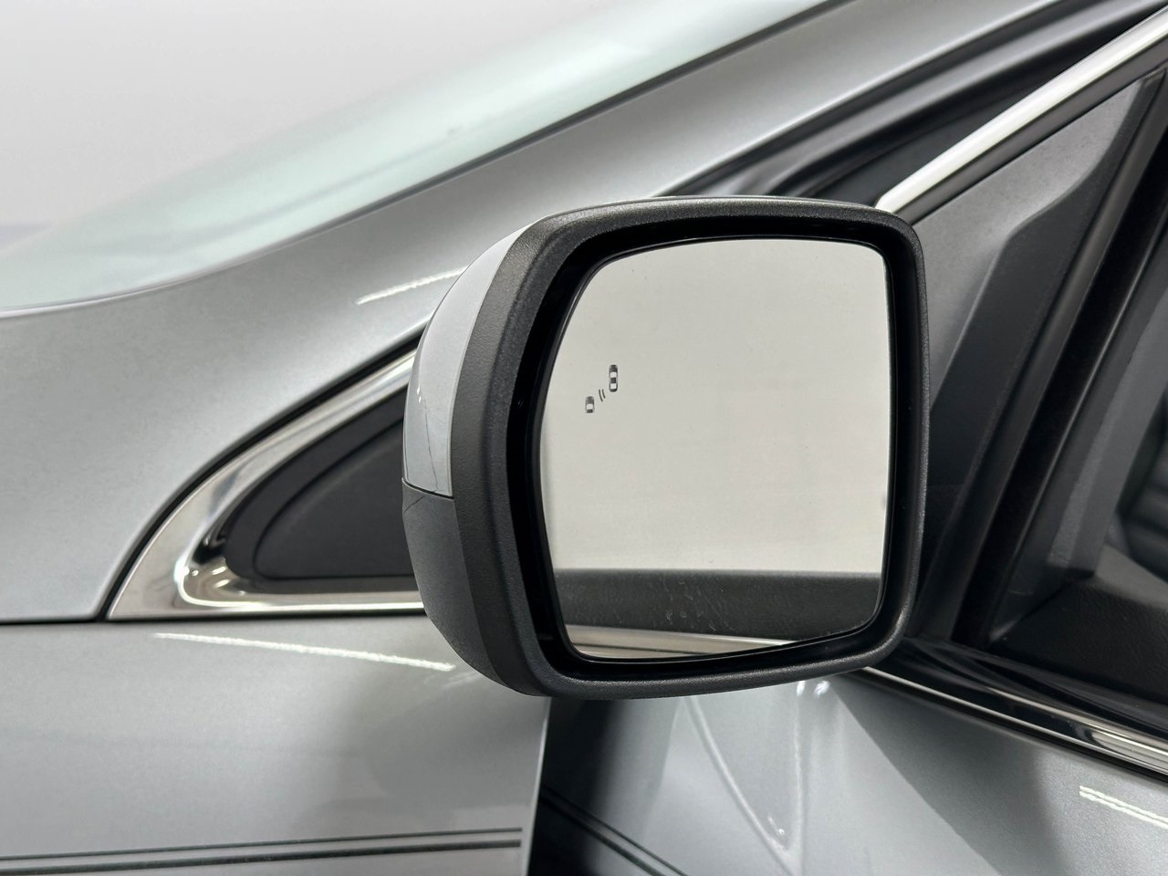 2023 Ford Edge SEL photo 22