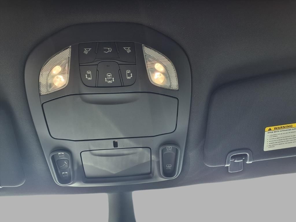 2026 Chrysler Pacifica Limited photo 13
