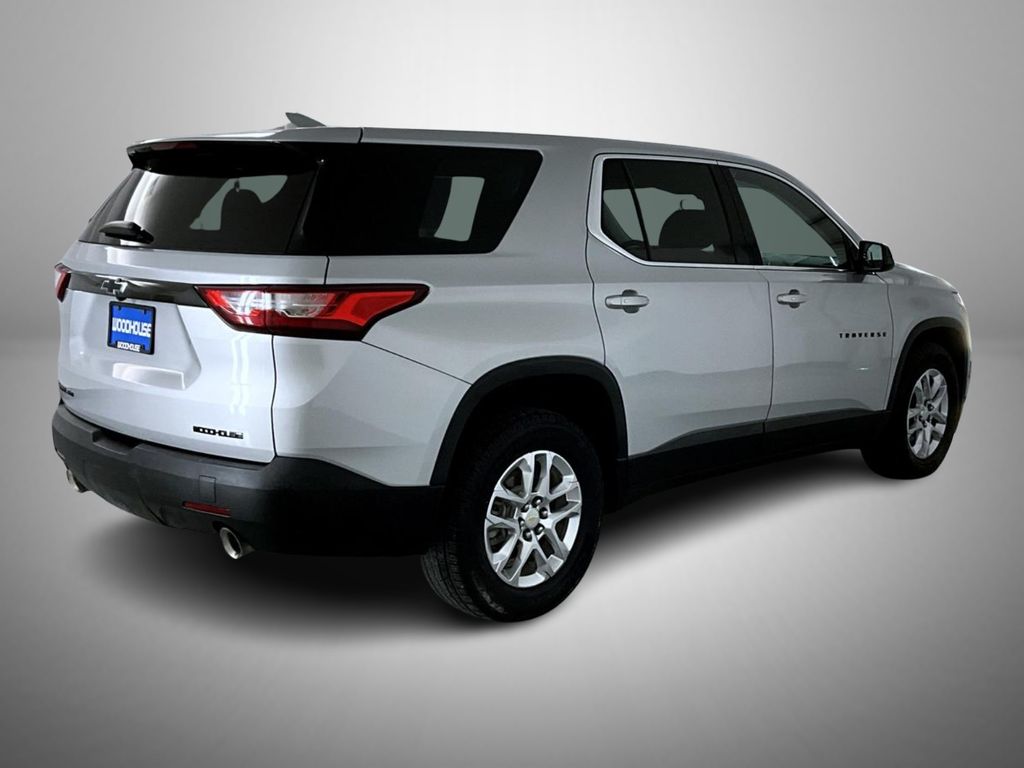 2019 Chevrolet Traverse LS photo 2