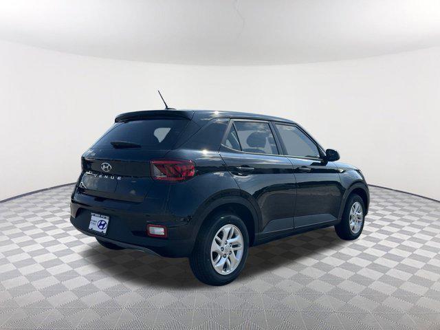 2025 Hyundai Venue SE photo 4