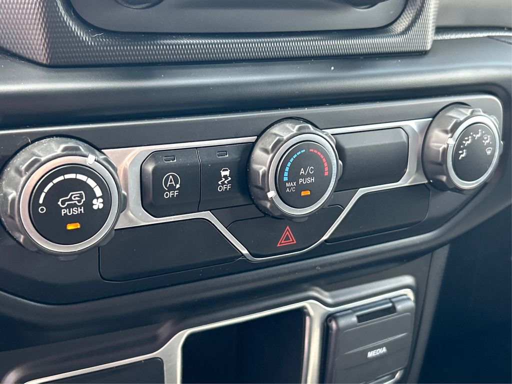 2020 Jeep Gladiator Sport photo 26