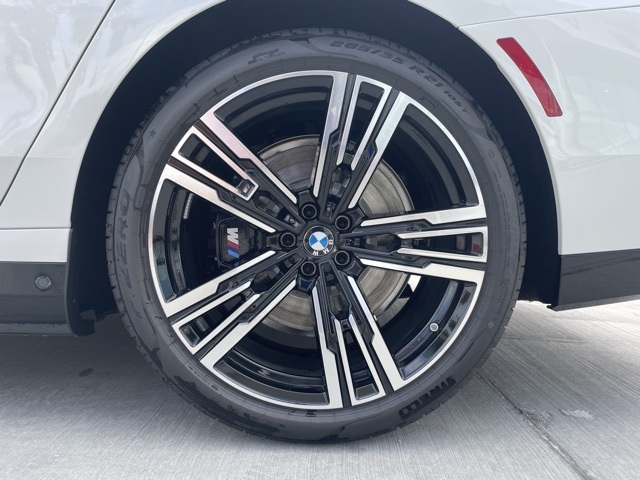 2026 Bmw 750e photo 23