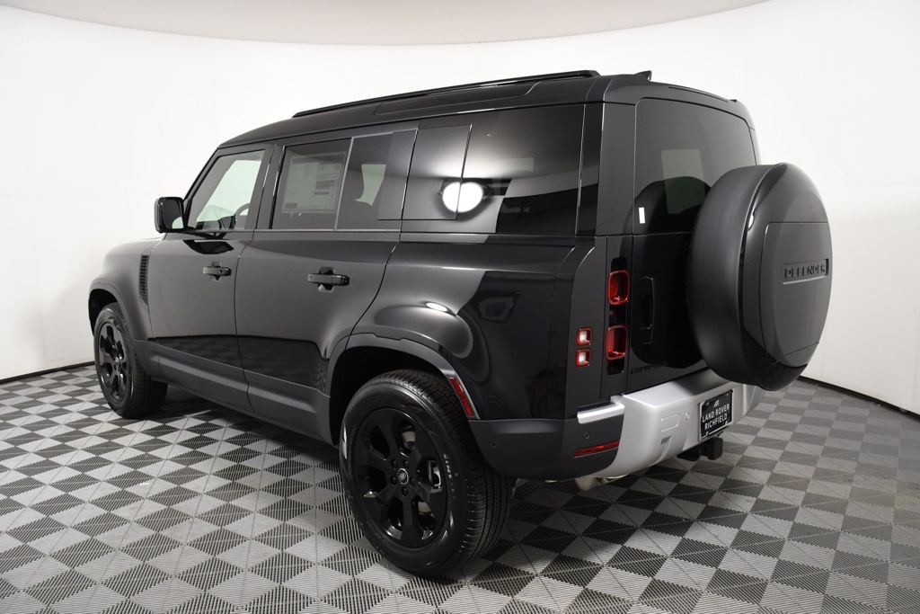 2025 Land Rover Defender 110 S photo 3