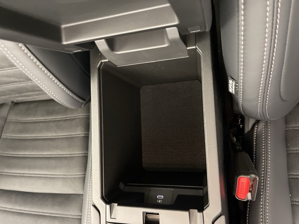 2025 Mitsubishi Outlander SE photo 10