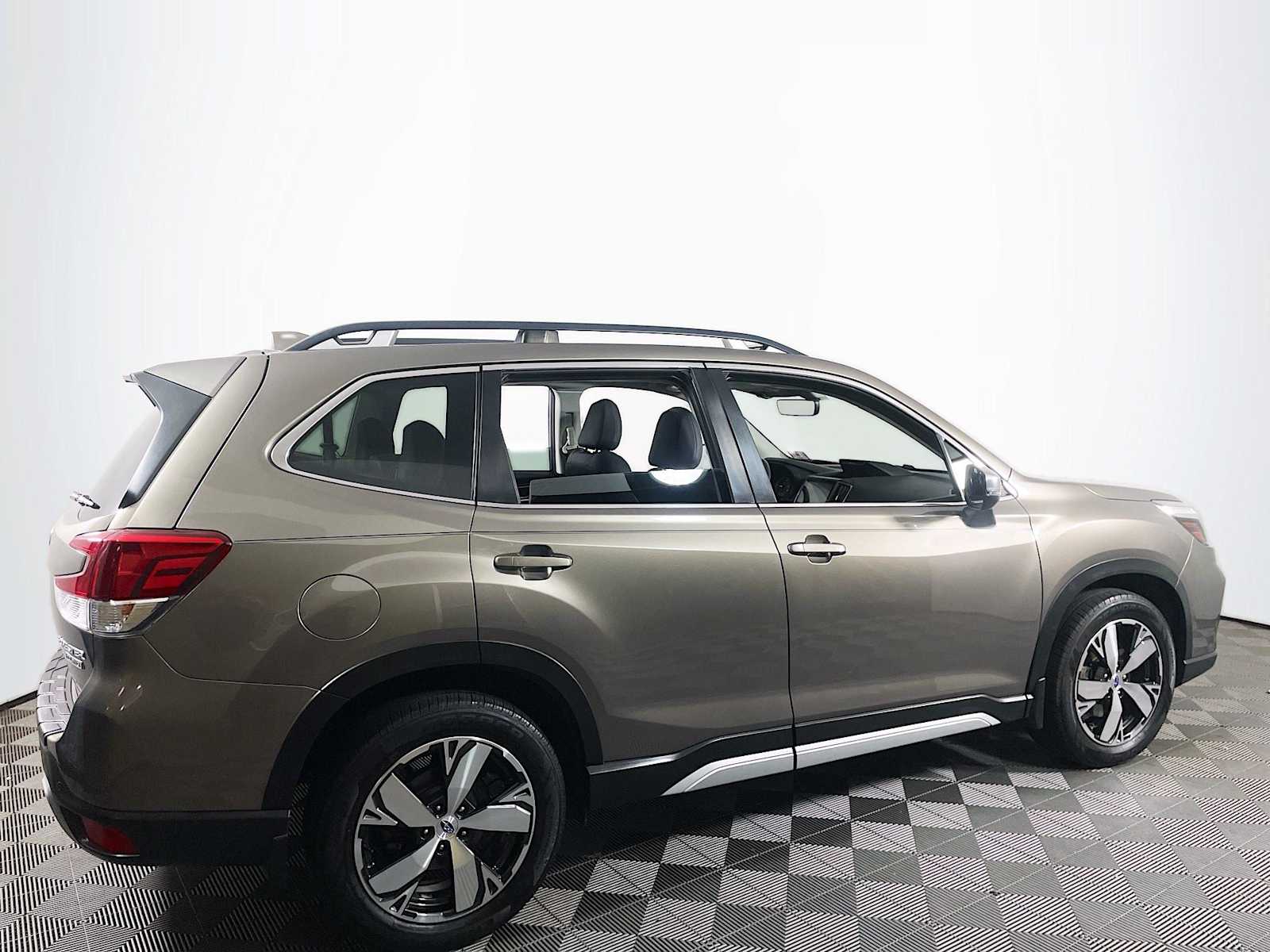 2020 Subaru Forester Touring photo 4