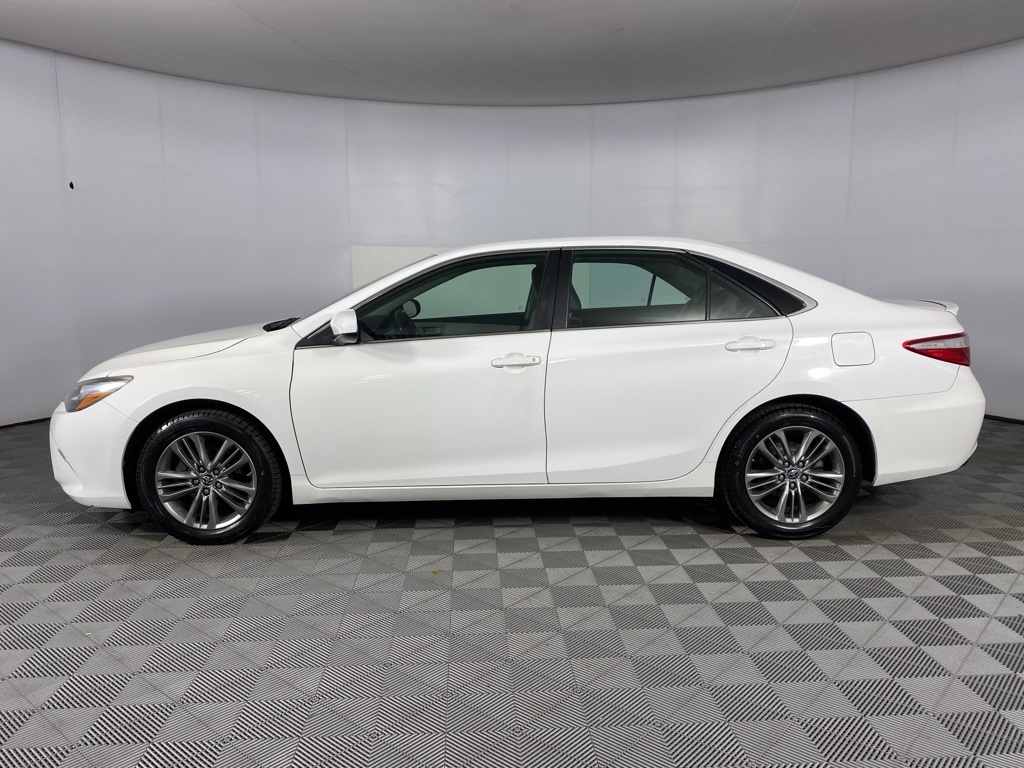 2015 Toyota Camry SE photo 12