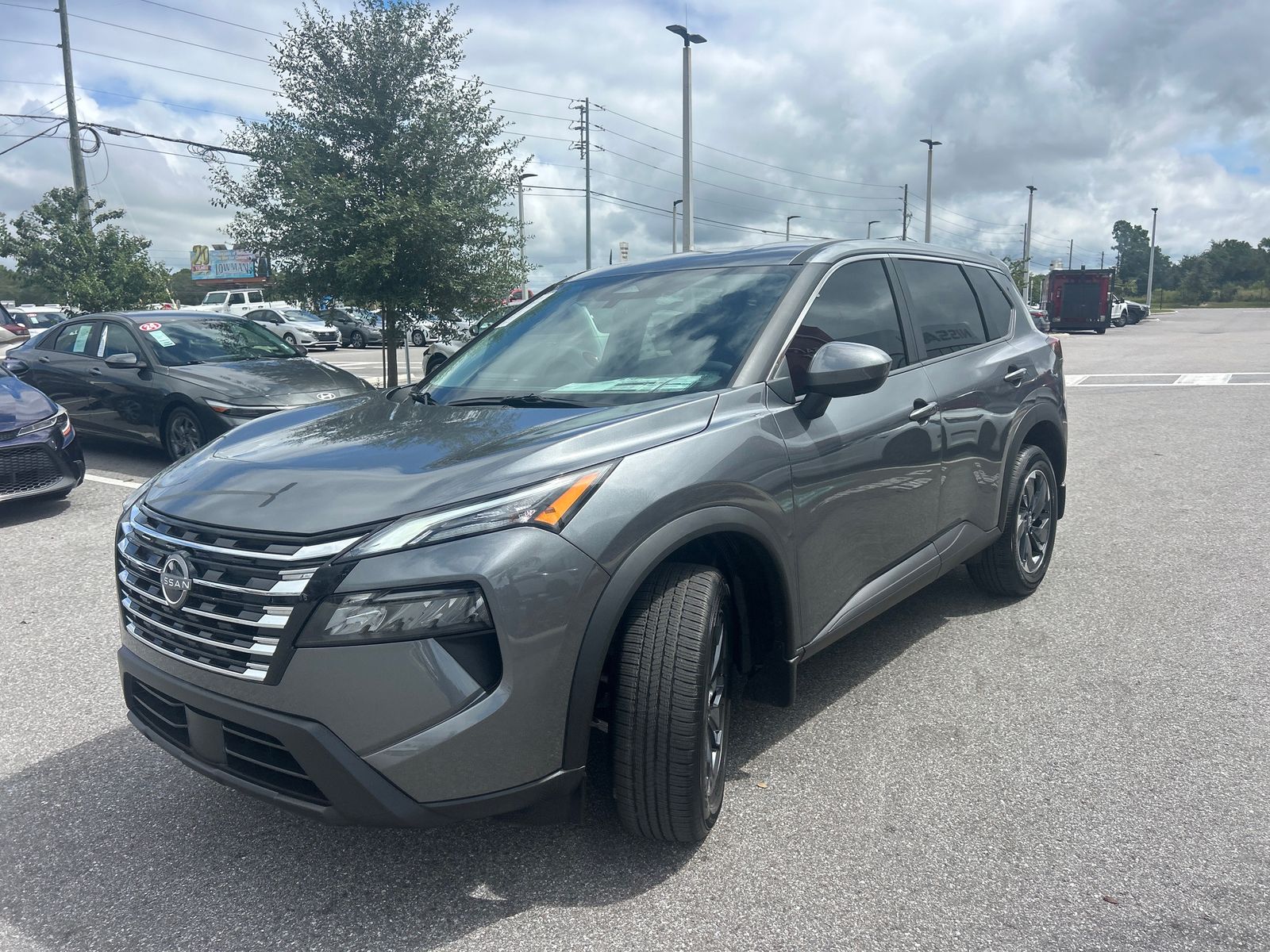 2026 Nissan Rogue SV photo 2