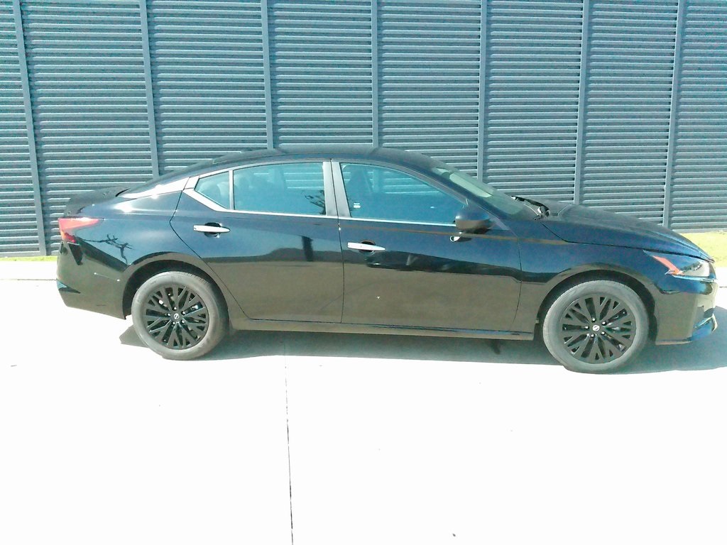 2025 Nissan Altima 2.5 SV photo 2