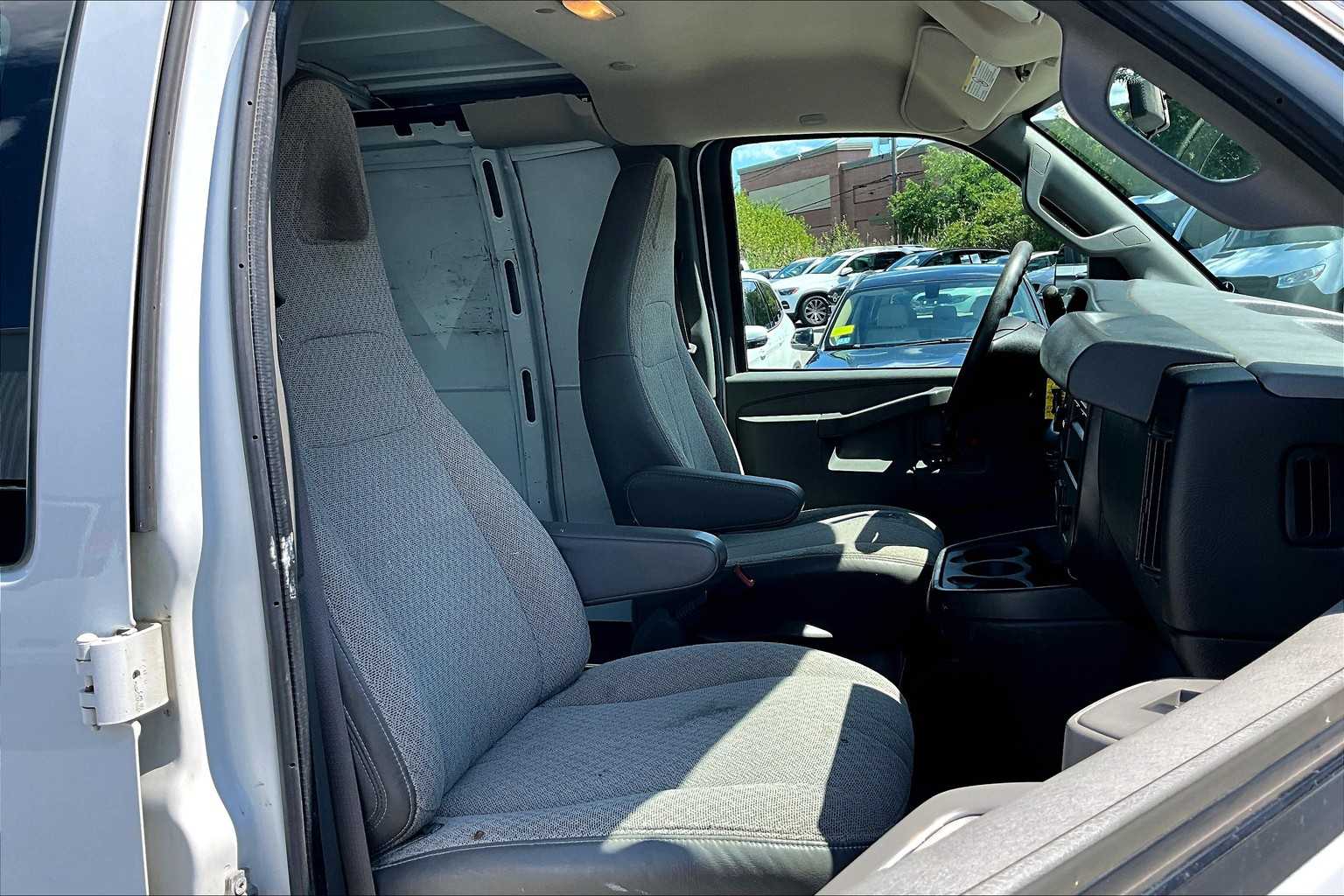 2017 Chevrolet Express 2500 Cargo photo 7