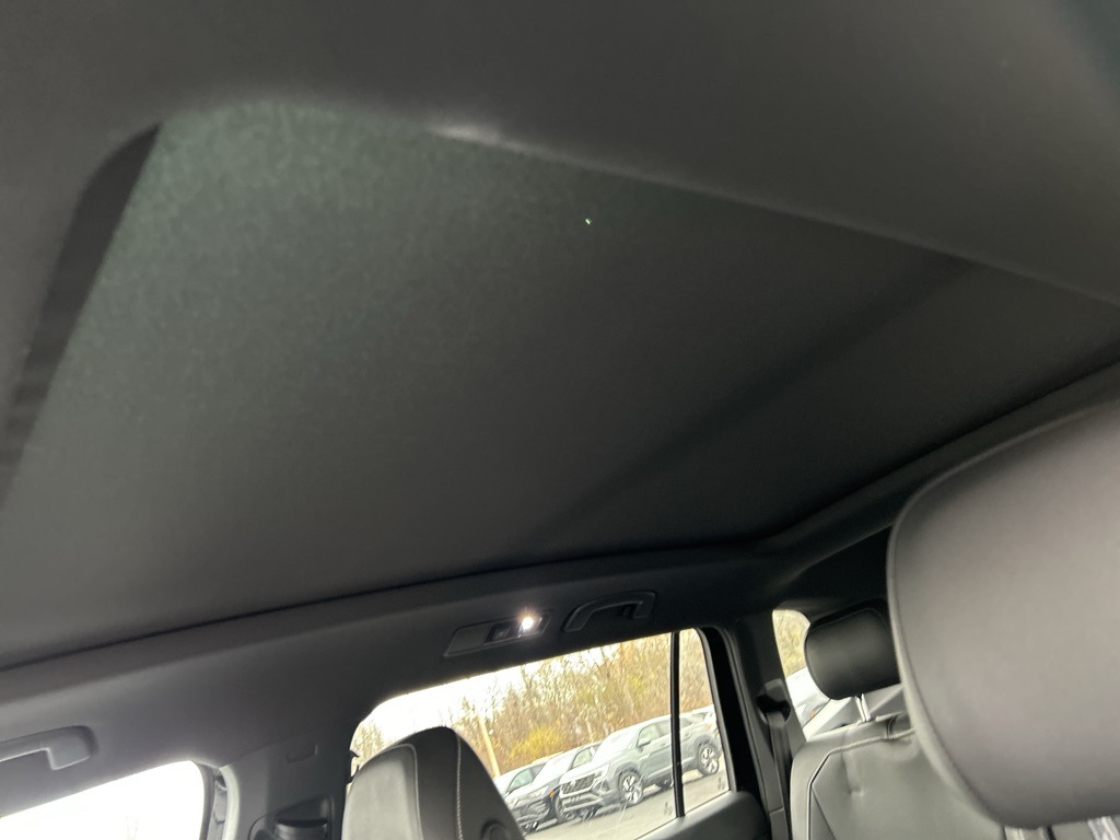 2023 Volkswagen Tiguan SE R-Line Black photo 4