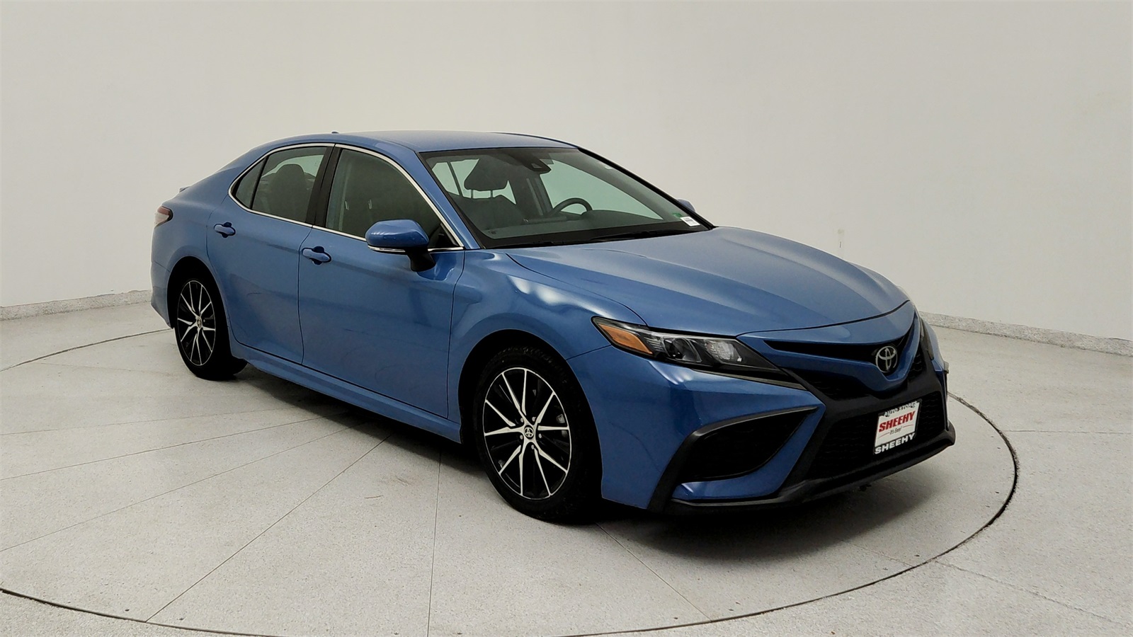 2023 Toyota Camry SE's photo