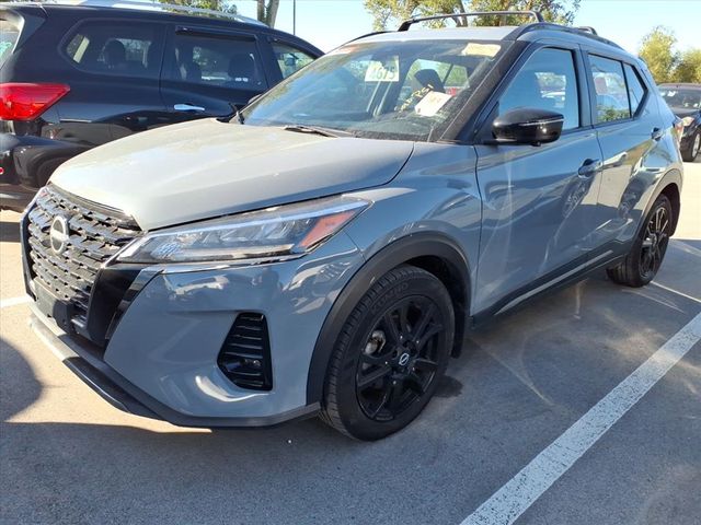 2022 Nissan Kicks SR