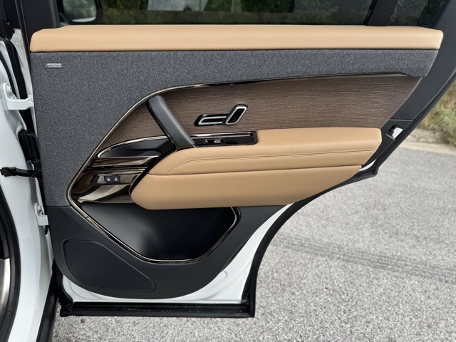 2024 Land Rover Range Rover Sport SE photo 16