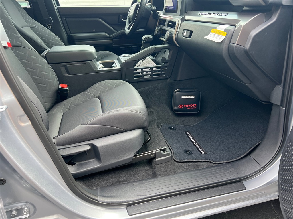 2025 Toyota Tacoma SR5 photo 13