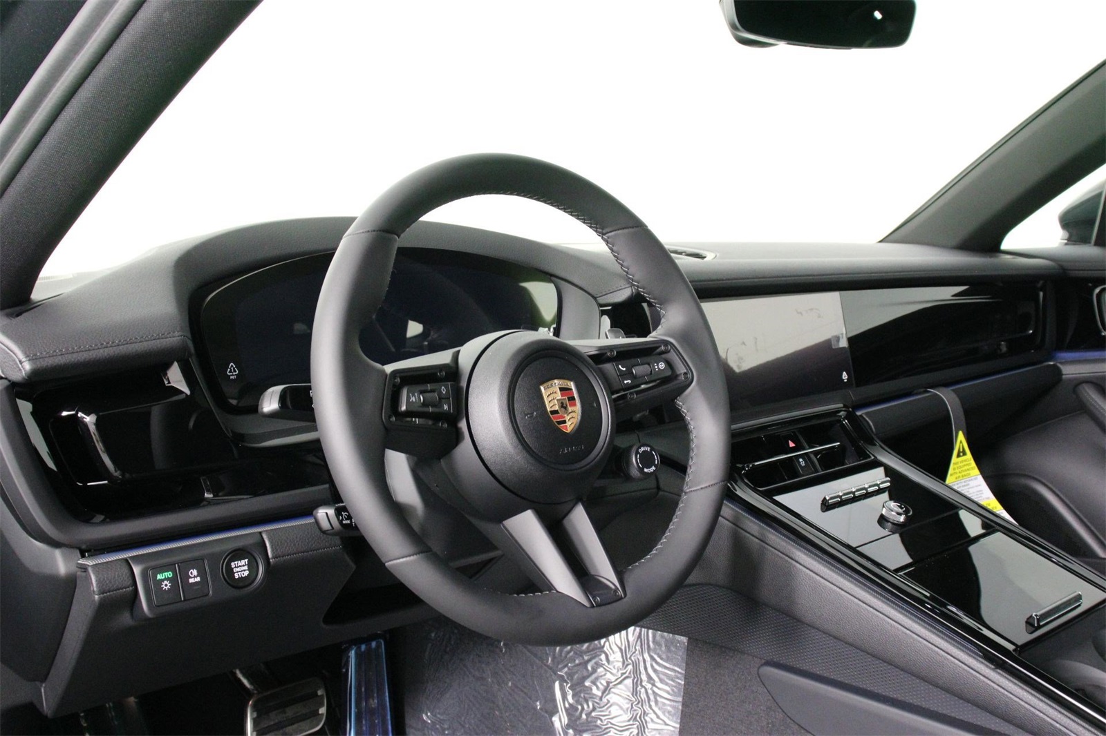 2025 Porsche Panamera 4 photo 4