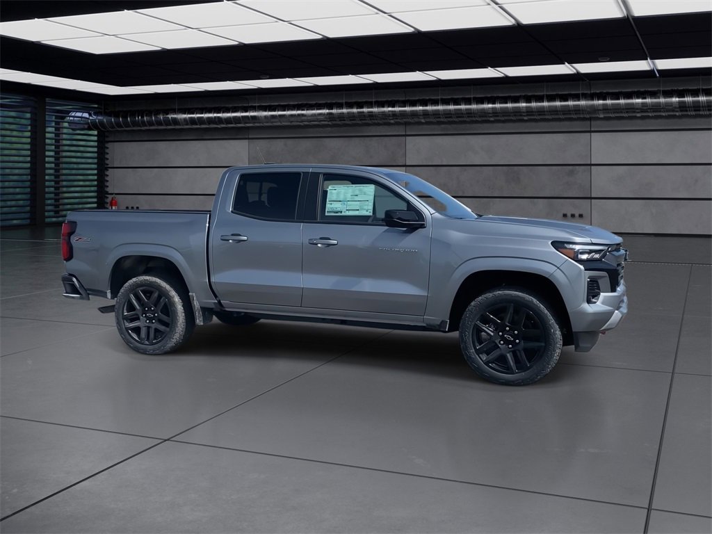 2025 Chevrolet Colorado Z71 photo 2