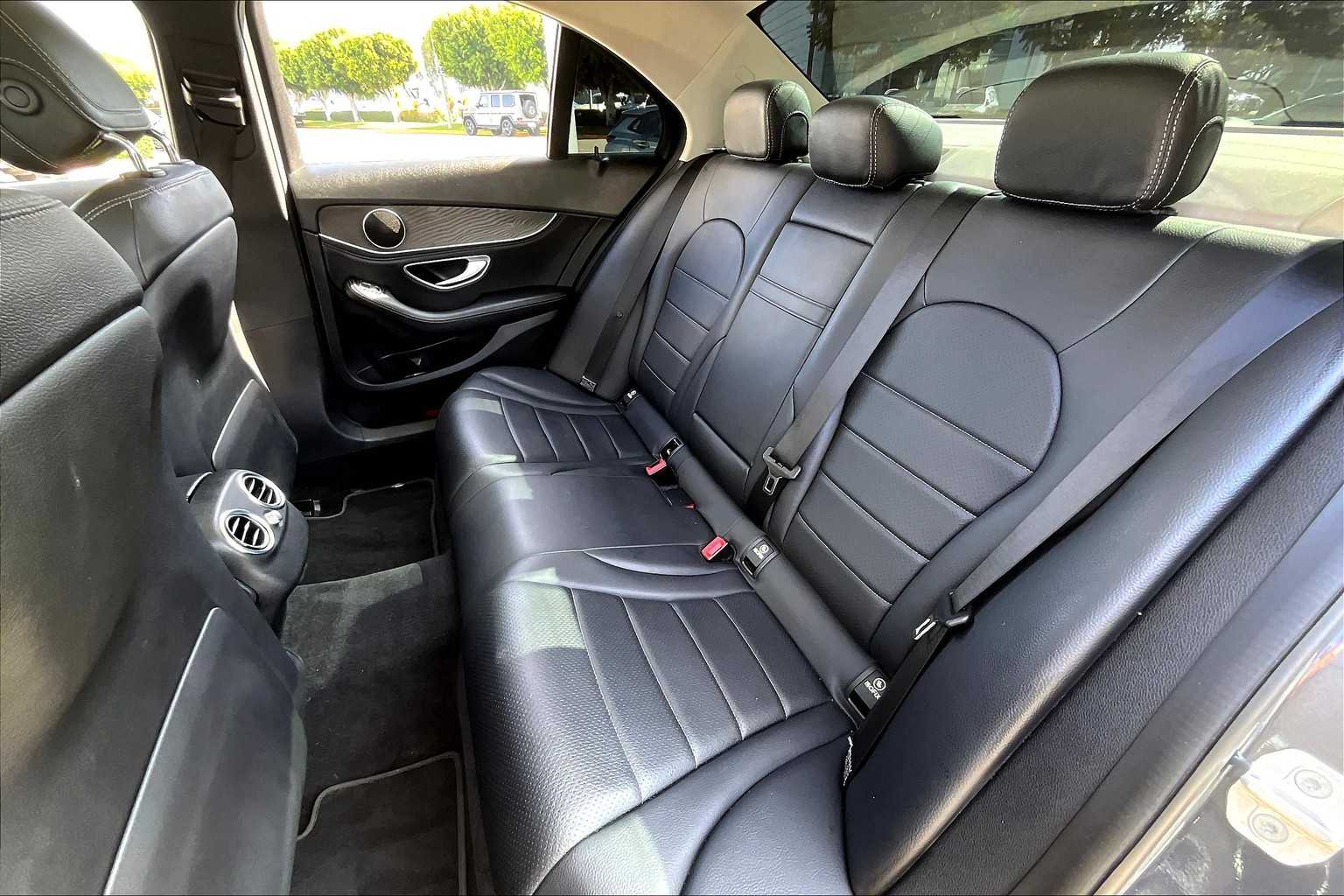 2015 Mercedes Benz C 300 photo 19