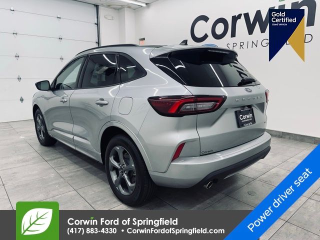 2023 Ford Escape ST-Line photo 2