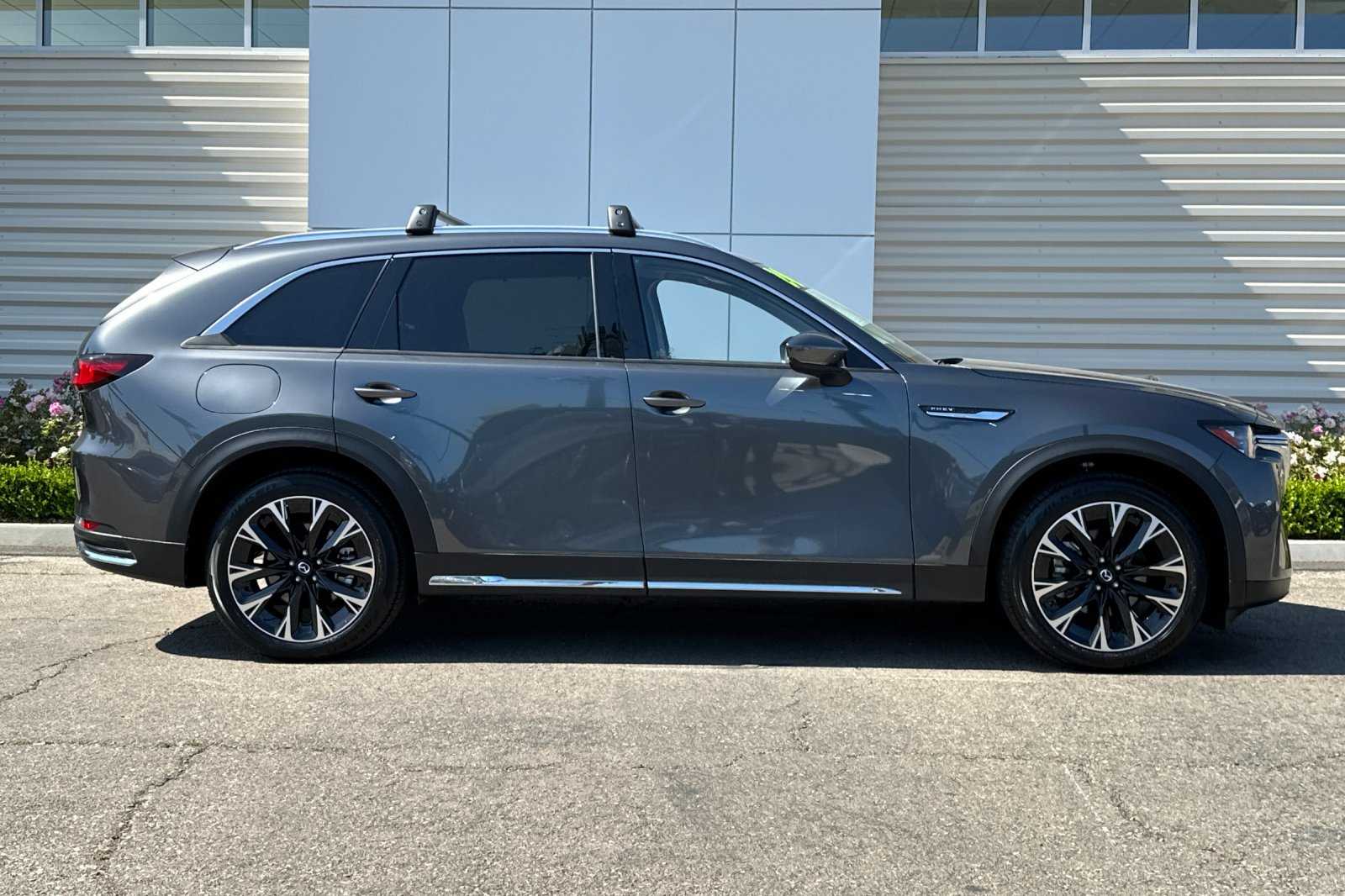 2024 Mazda CX-90 Premium photo 3