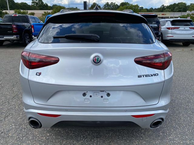 2021 Alfa Romeo Stelvio Ti photo 4