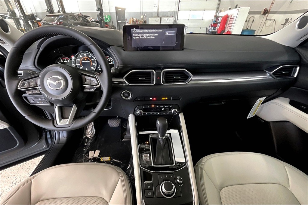 2025 MAZDA CX-5 - Image 4