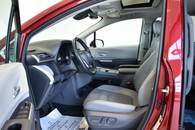 2021 Toyota Sienna XLE photo 17