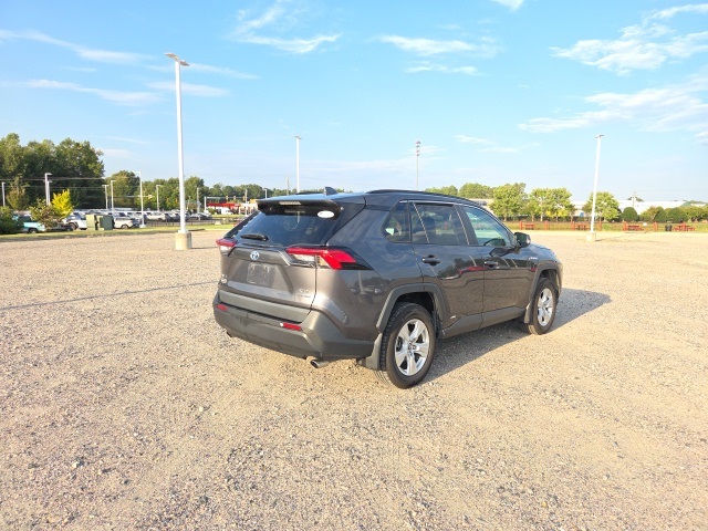 2019 Toyota RAV4 Hybrid XLE photo 4