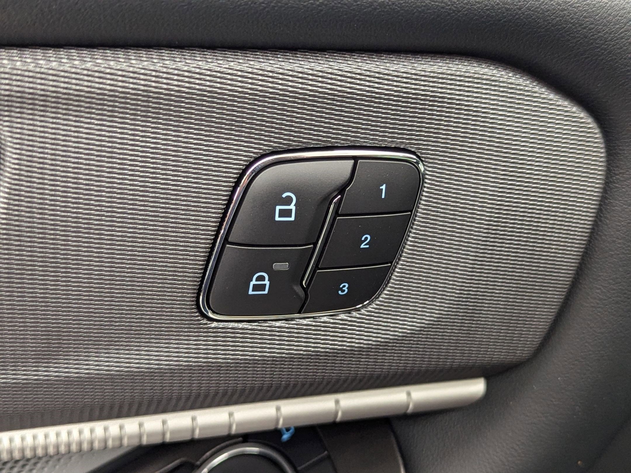 2025 Ford Explorer ST photo 14