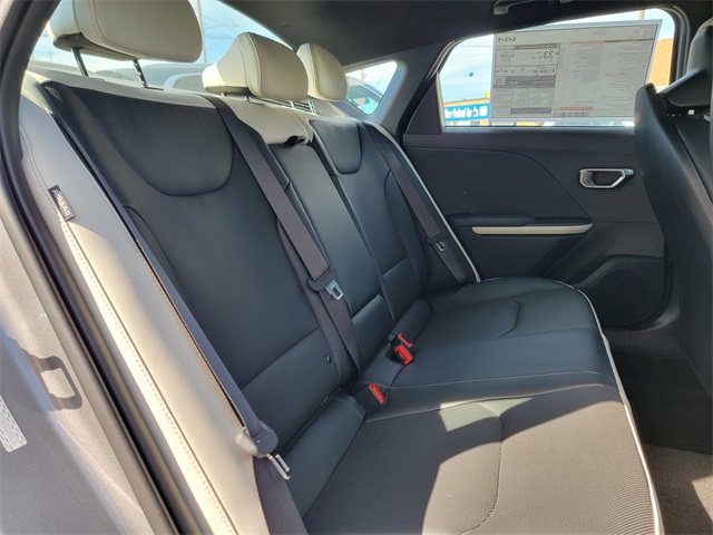 2025 Kia K4 GT-Line photo 14
