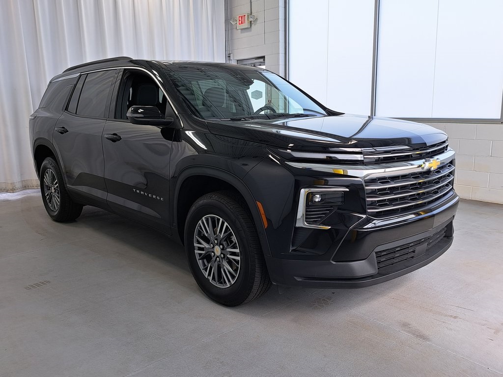 2025 Chevrolet Traverse photo 3