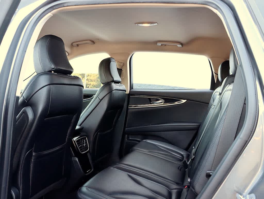 2022 Lincoln Nautilus Standard photo 11