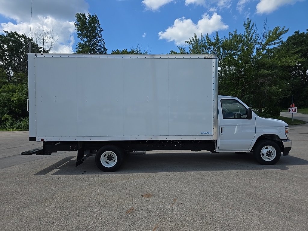 2024 Ford E-450 Cutaway photo 4