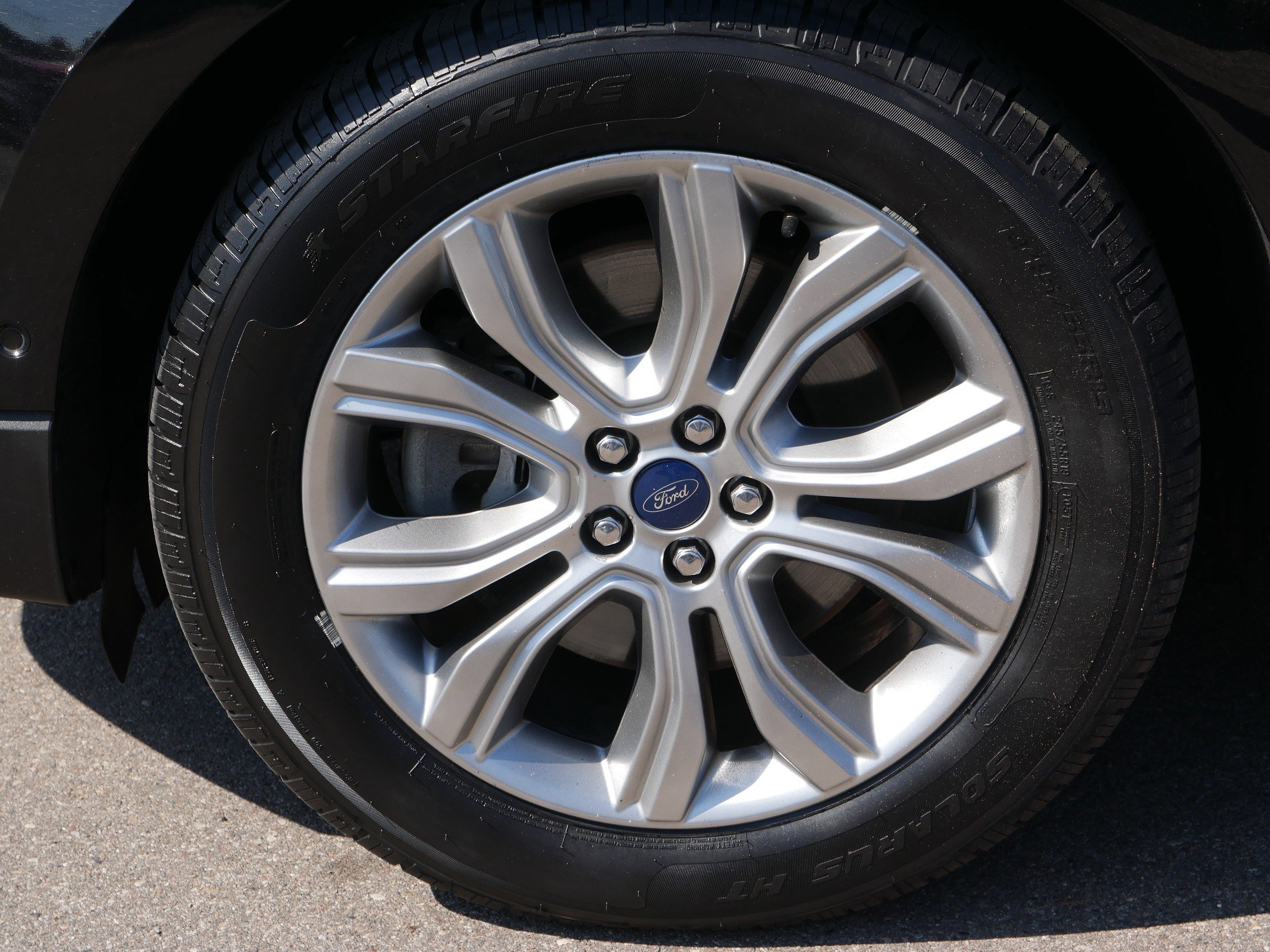 2019 Ford Edge Titanium photo 13