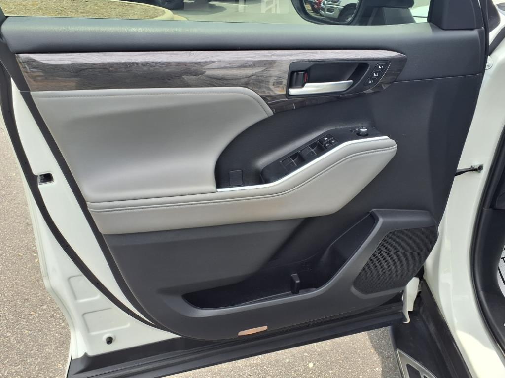 2023 Toyota Highlander Limited photo 4