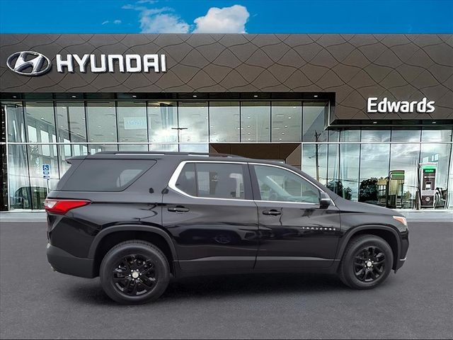 2021 Chevrolet Traverse Cloth 1LT photo 2