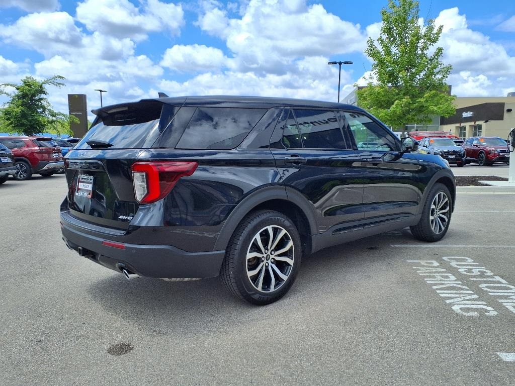 2022 Ford Explorer ST-Line photo 2