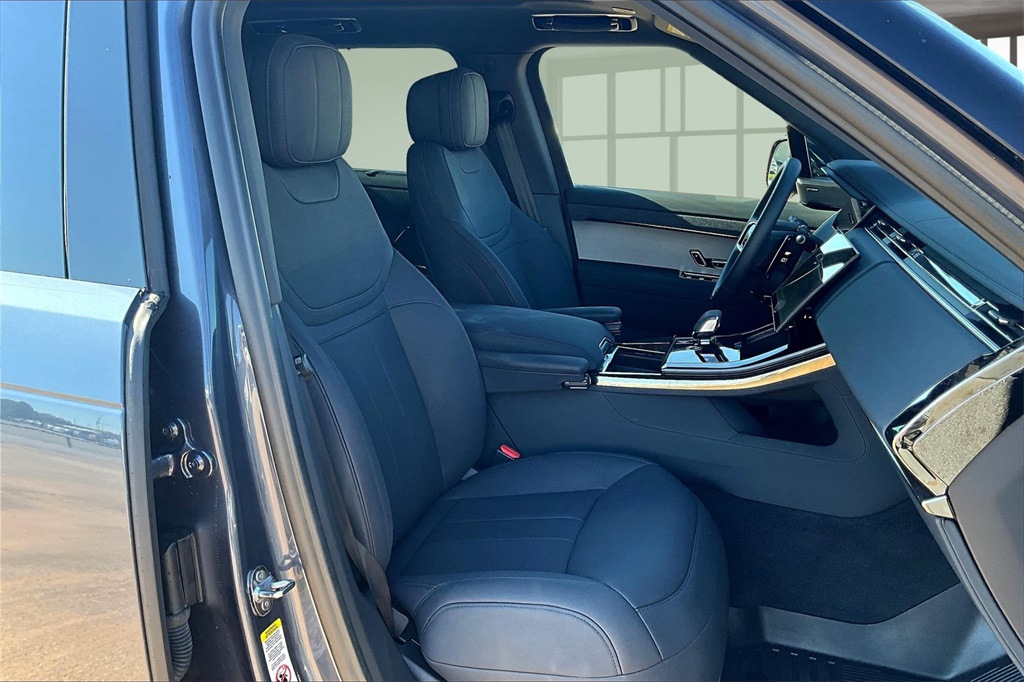 2025 Land Rover Range Rover Sport SE photo 7