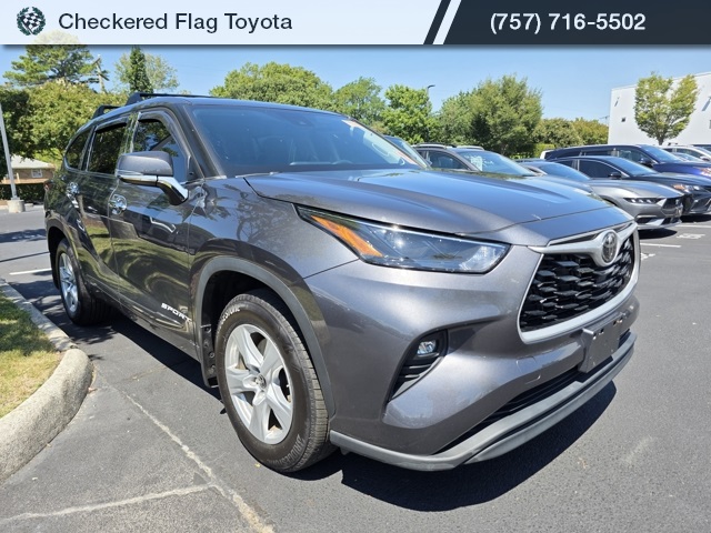 2022 Toyota Highlander LE photo 3