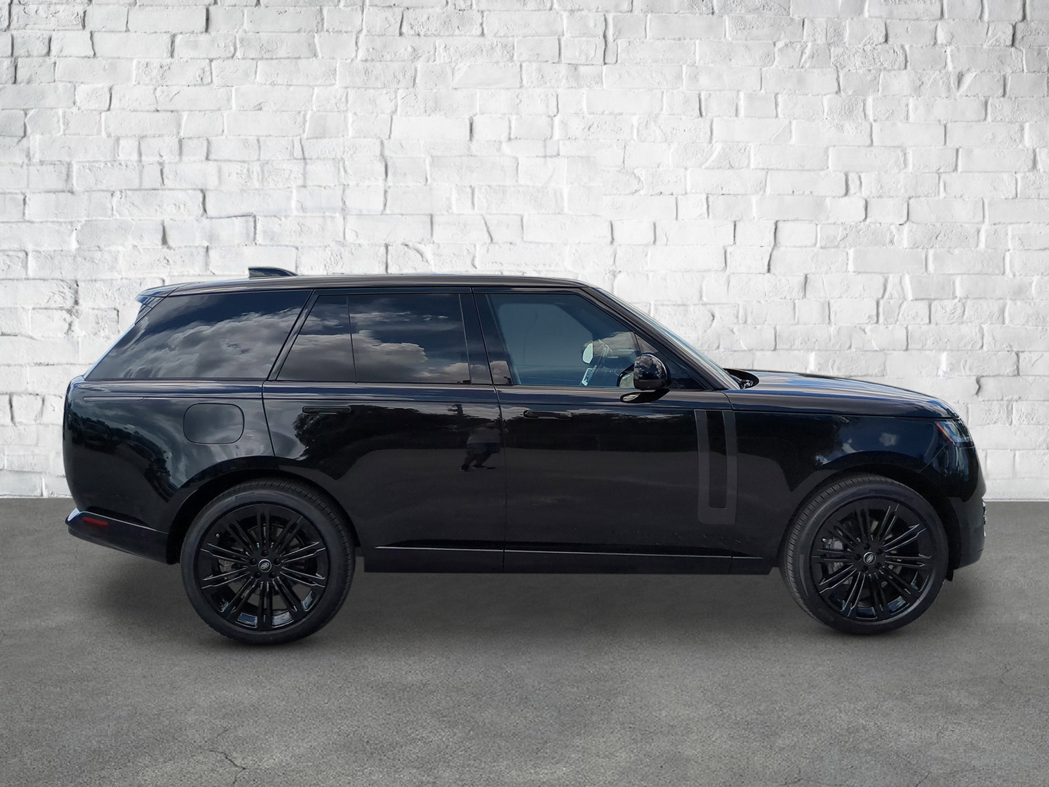 2025 Land Rover Range Rover SE photo 7