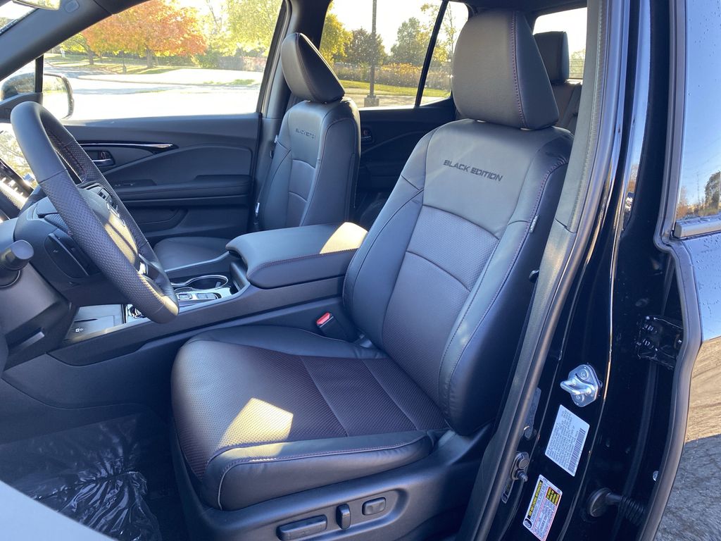 2026 Honda Ridgeline Black Edition photo 4