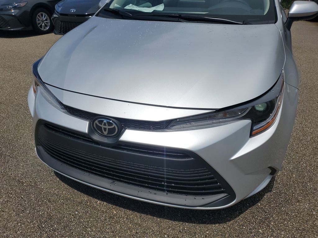 2025 Toyota Corolla LE photo 10