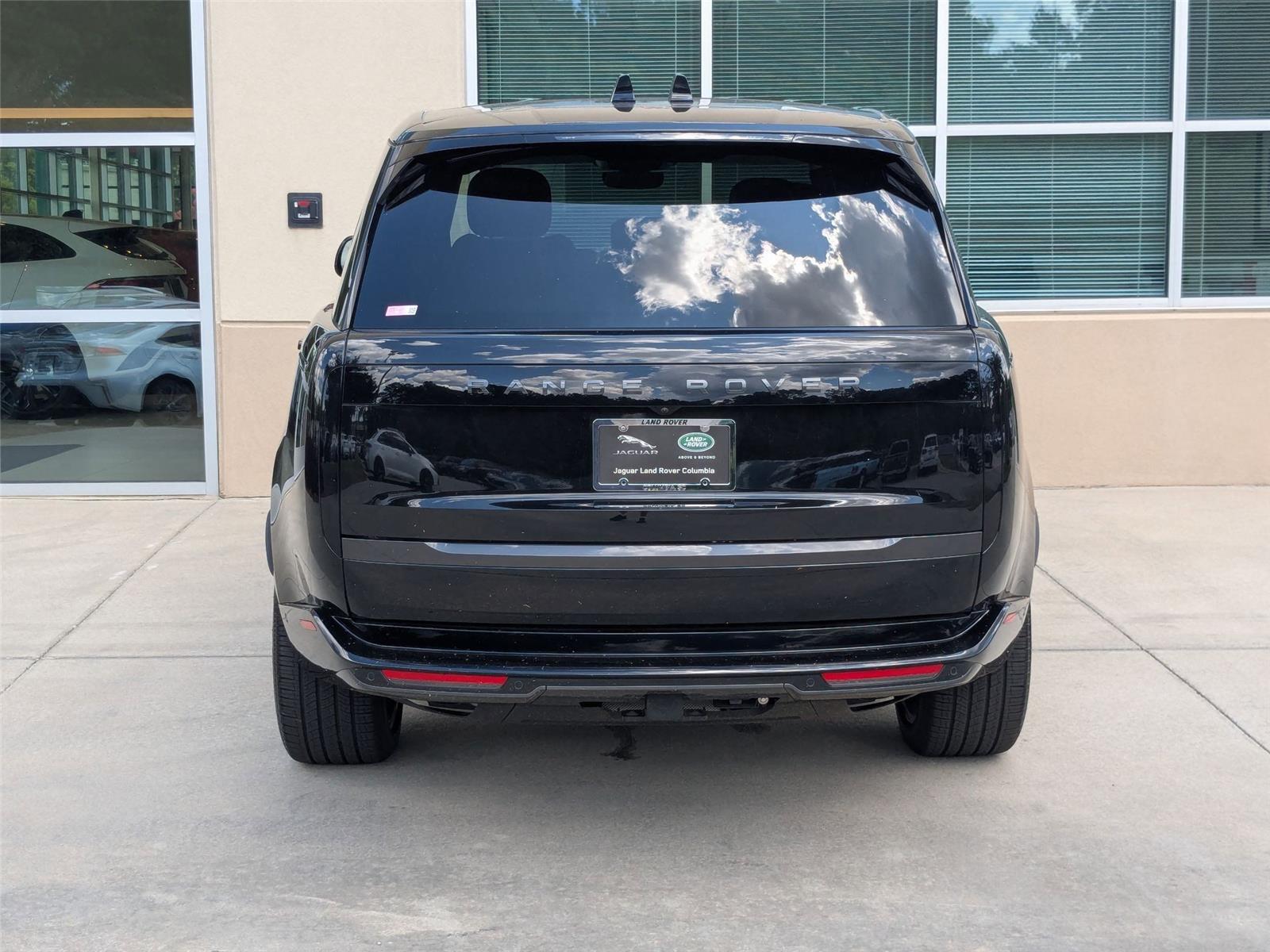 2025 Land Rover Range Rover SE photo 2