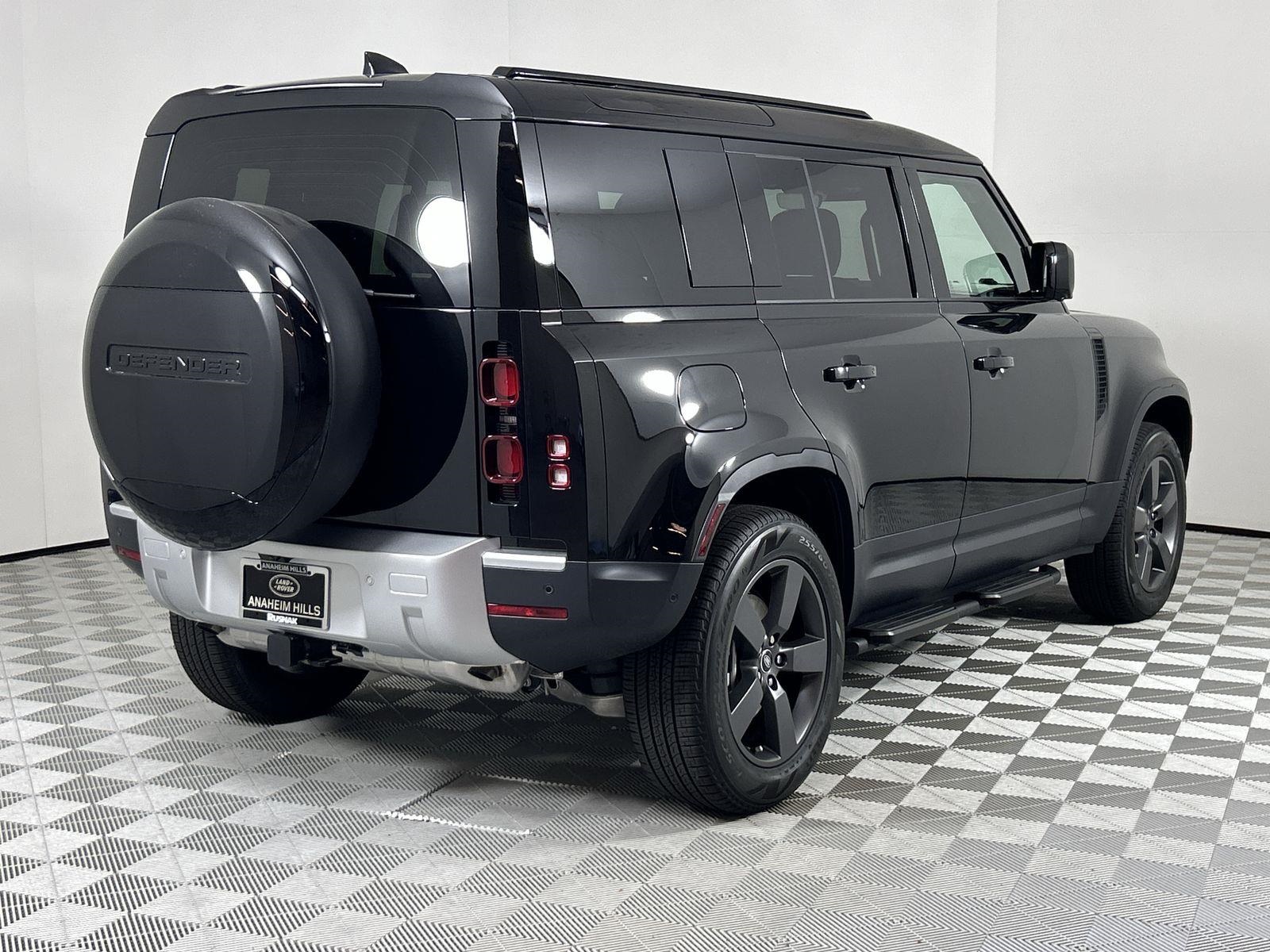 2025 Land Rover Defender 110 S photo 5