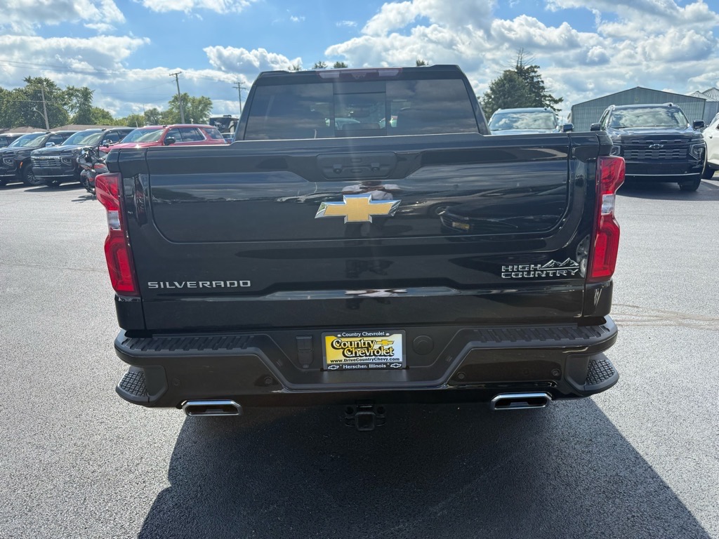 2024 Chevrolet Silverado 1500 High Country photo 3