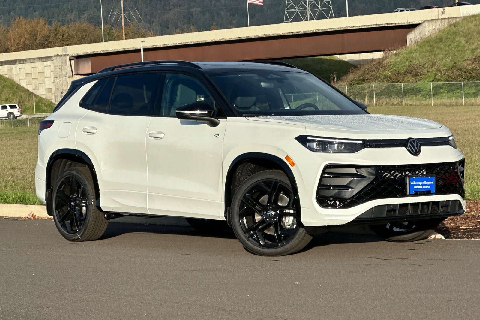 2026 Volkswagen Tiguan SE R-LINE BLACK's photo