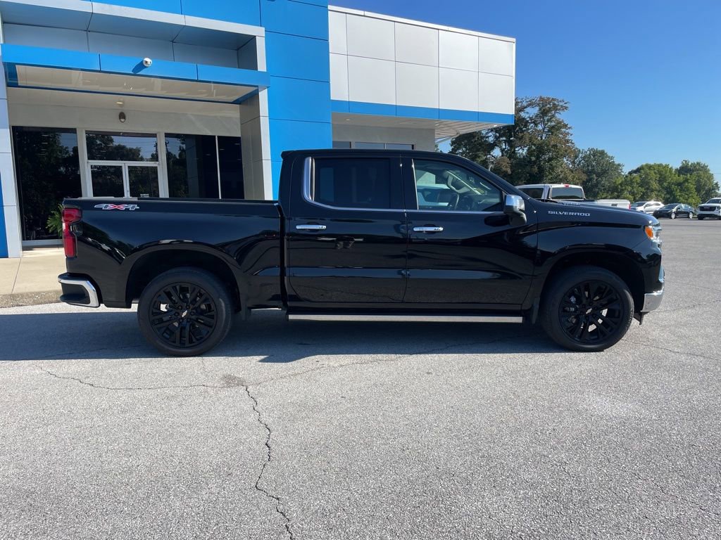 2025 Chevrolet Silverado 1500 LTZ photo 9