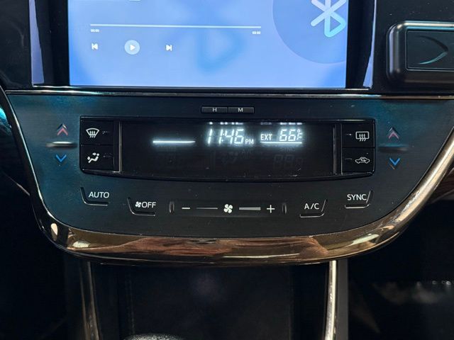 2015 Toyota Avalon XLE photo 18