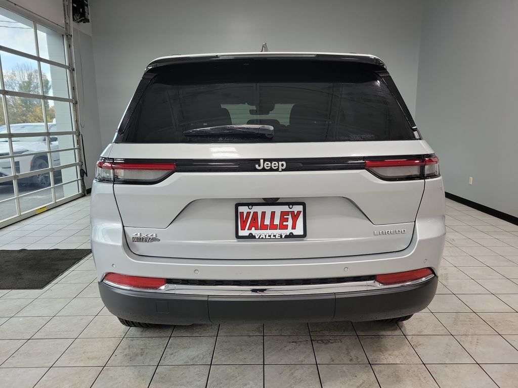 2025 Jeep Grand Cherokee Laredo X photo 4