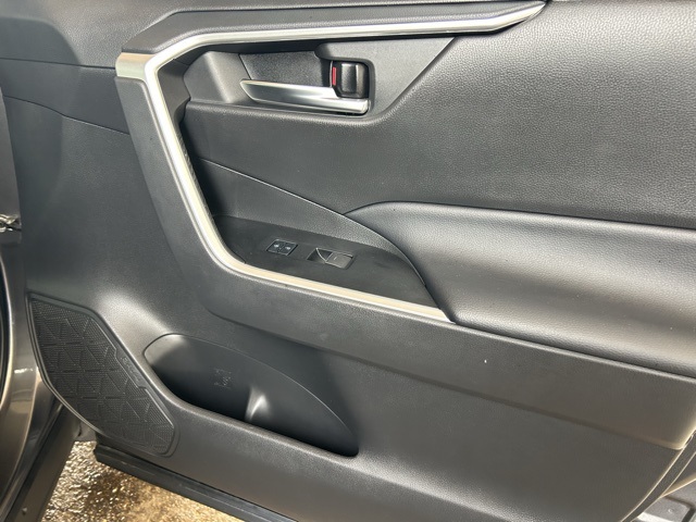 2022 Toyota RAV4 XLE Premium photo 25